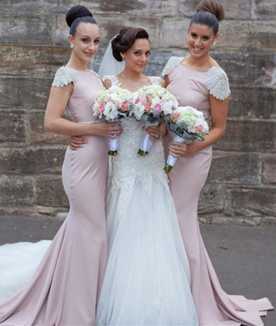 S134 Elegant Crystal Short Sleeve Backless Sweep Train Fitted